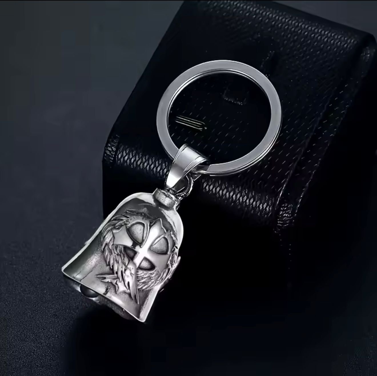 CAMPANA BIKER, AMULETO DE PROTECCION CRUZ Y ALAS - Imagen 3